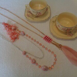 VINTAGE RETRO HOMER LAUGHLIN 2 CUPS & SAUCERS 2 NEW NECKLACES STYLED OLD LOT